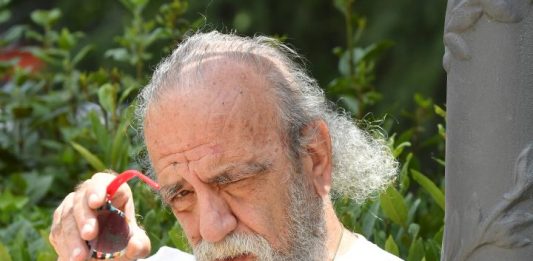 Giobbe Covatta compie 70 anni e torna in scena