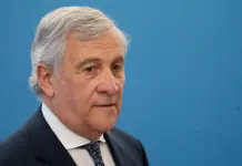 Tajani “Mai andati in ginocchio da Trump, noi sempre a testa alta”