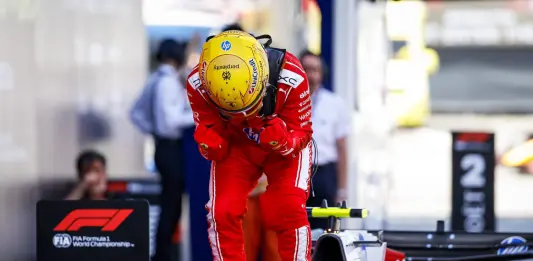 F1, la Ferrari torna a vincere: Hamilton trionfa a Barcellona davanti a Russell. Ritiri per Antonelli e Leclerc