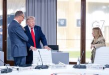Trump su Meloni: “Mi ha implorato di fare una foto con lei, mi ha fatto pena”