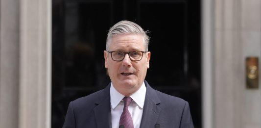 Il premier britannico Keir Starmer annuncia le sue dimissioni: “Metto il Paese al primo posto”