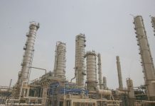 Droni ucraini colpiscono impianti petrolchimici in Russia