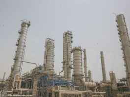 Droni ucraini colpiscono impianti petrolchimici in Russia