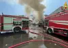 Incendio in una piattaforma ecologica alle porte di Milano, nessun ferito / Video