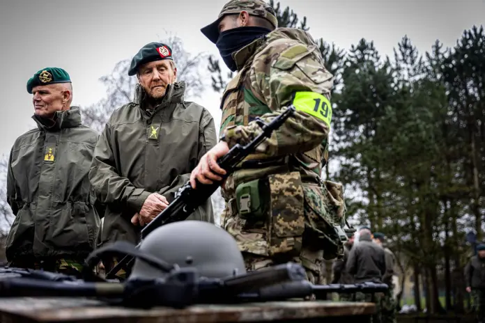 UK, re Willem-Alexander visita l'Operazione Interflex nel Regno Unito
