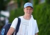 Debutto vincente per Sinner al Giorgio Armani Tennis Classic: “Vincere a Wimbledon è speciale, ho riposato e ora sto bene”