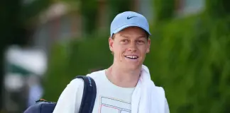 Debutto vincente per Sinner al Giorgio Armani Tennis Classic: “Vincere a Wimbledon è speciale, ho riposato e ora sto bene”