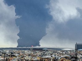 L’Iran lancia missili su Kuwait e Bahrain, gli Usa abbattono droni diretti a Hormuz