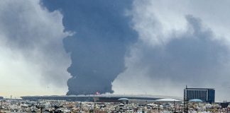 L’Iran lancia missili su Kuwait e Bahrain, gli Usa abbattono droni diretti a Hormuz