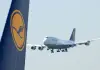 All’aeroporto di Francoforte collassa il carrello di un Boeing, feriti alcuni dipendenti