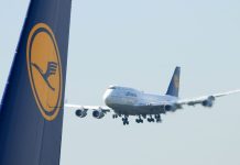 All’aeroporto di Francoforte collassa il carrello di un Boeing, feriti alcuni dipendenti