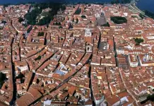 Incendio allo stabilimento Versalis di Mantova, il sindaco ai cittadini “Tenere chiuse le finestre”