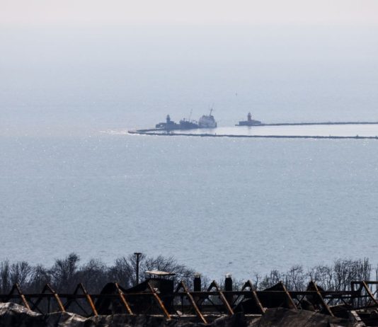 Attacco di droni su due navi mercantili nel Mar d’Azov, morti 5 cittadini azeri