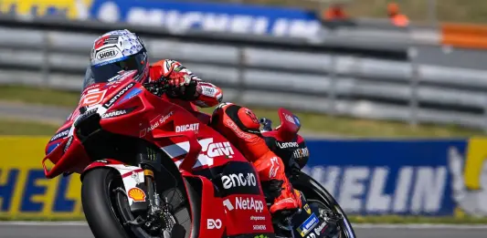 Marc Marquez trionfa a Brno davanti a Ogura, terzo Bagnaia