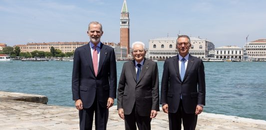 IA, Mattarella “L’UE deve compiere un salto, passare dalla enunciazione di principi alle decisioni concrete”