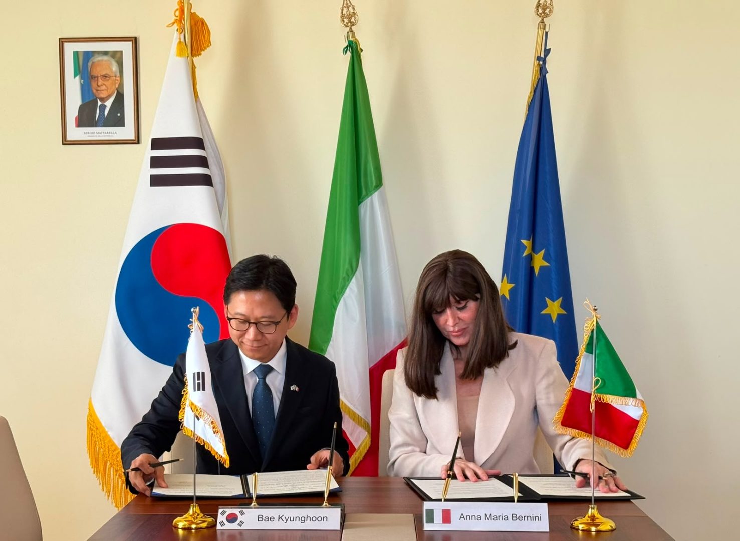 La ricerca al centro della collaborazione tra Italia e Corea del Sud, Bernini firma intesa su cooperazione scientifica e tecnologica La ricerca al centro della collaborazione tra Italia e Corea del Sud, Bernini firma intesa su cooperazione scientifica e tecnologica