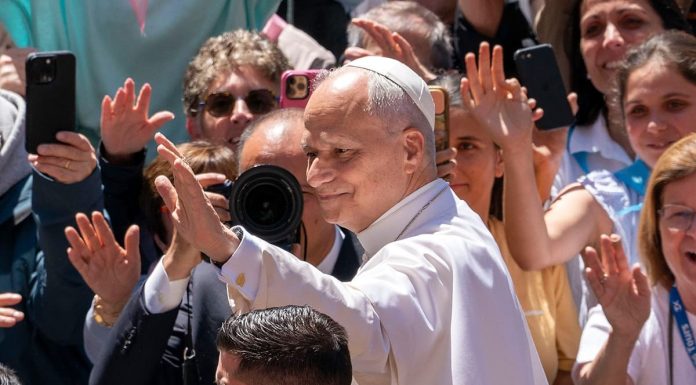 Papa Leone “Il calcio e i Mondiali ci ricordano che la vita non è una gara per mettersi in mostra da soli”