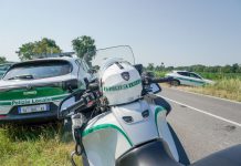 Agente della Polizia locale muore durante un inseguimento in moto alle porte di Milano, fermate due persone. Cordoglio di Mattarella e Meloni