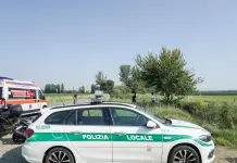 Agente della Polizia locale muore durante un inseguimento in moto alle porte di Milano, ritrovato il suv pirata. Meloni “Profondo dolore”