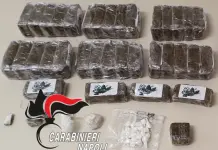Napoli, padre e figlio trovati con 3,5kg di droga: arrestati