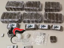 Napoli, padre e figlio trovati con 3,5kg di droga: arrestati
