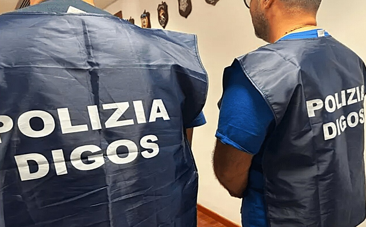 Materiale jihadista e manuali per fabbricare armi, arrestato un 16enne nel Bolognese