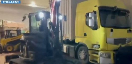 Traffico illecito di mezzi da cantiere attraverso i porti di Ravenna e Civitavecchia, smantellata associazione criminale