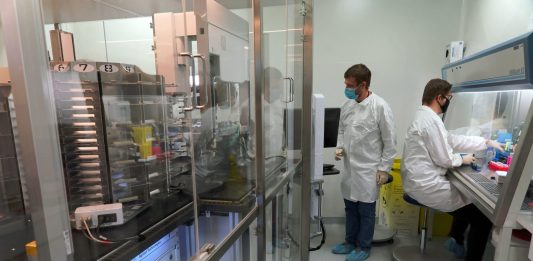 Pandemie, l’IA sta aiutando gli scienziati a sviluppare un nuovo vaccino