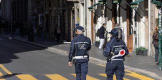 Esplosione in una palazzina del centro storico a Roma, un ferito