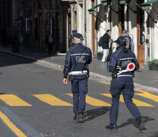 Esplosione in una palazzina del centro storico a Roma, un ferito