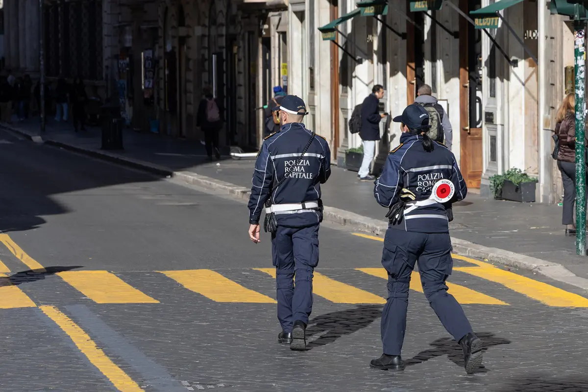 Esplosione in una palazzina del centro storico a Roma, un ferito
