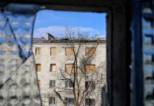 Attacchi incrociati tra Ucraina e Russia: Kiev colpisce una raffineria di petrolio, droni di Mosca su Chernomorsk