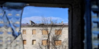 Attacchi incrociati tra Ucraina e Russia: Kiev colpisce una raffineria di petrolio, droni di Mosca su Chernomorsk