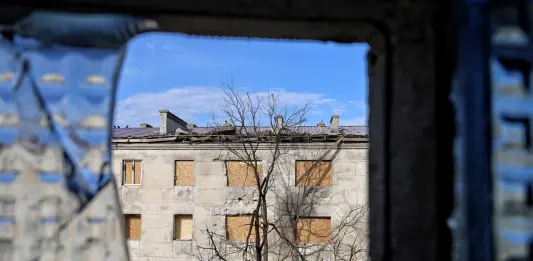 Attacchi incrociati tra Ucraina e Russia: Kiev colpisce una raffineria di petrolio, droni di Mosca su Chernomorsk