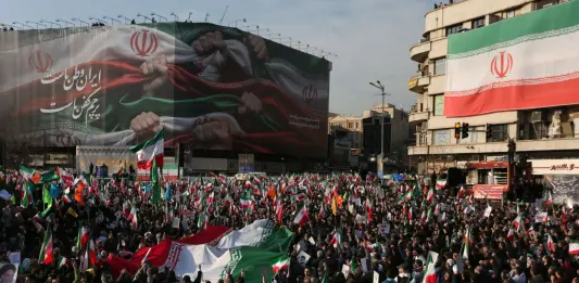 Iran-Usa, raggiunto l’accordo preliminare. Pezeshkian conferma: “Firmeremo l’intesa”. Una prima nave attraversa Hormuz