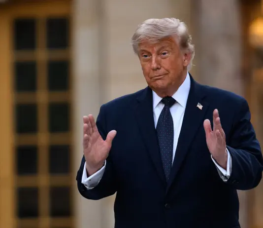 Trump firma l’accordo, Teheran conferma