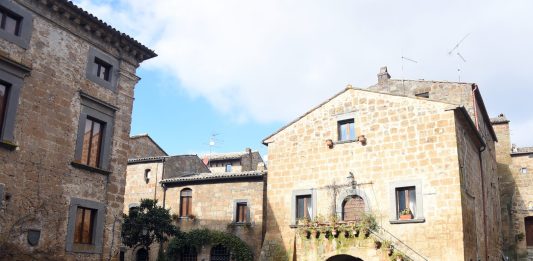 Cresce il turismo delle radici, nel 2026 i viaggiatori saranno oltre 7,4 milioni