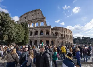 Il turismo estero spinge i consumi, nel 2025 la spesa degli stranieri in Italia vola a 56,7 miliardi