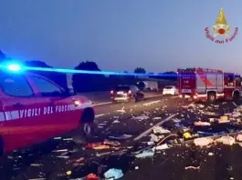 Scontro tra un camper e un camion sull’A1 all’altezza di Modena, sei feriti tra cui un neonato