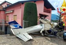 Ultraleggero si schianta su abitazioni nel Bergamasco, un morto e un ferito