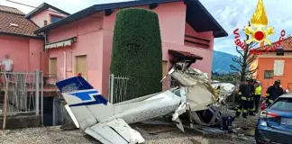 Ultraleggero si schianta su abitazioni nel Bergamasco, un morto e un ferito
