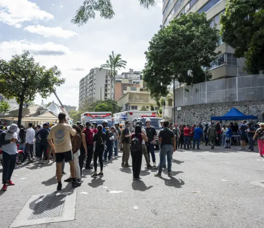Venezuela, la terra continua a tremare: nuova scossa di magnitudo 4,9. Sale a 42 il numero di italo-venezuelani dispersi
