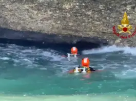 Ritrovati i corpi senza vita dei due ragazzi dispersi in mare a Ventimiglia dopo un tuffo da una scogliera / Video