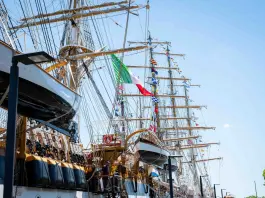 Nave Amerigo Vespucci si prepara a raggiungere New York