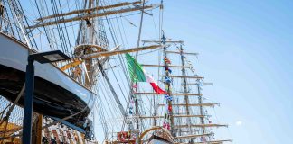 Nave Amerigo Vespucci si prepara a raggiungere New York