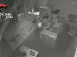 Sgominata banda specializzata nei furti di gioielli e oro nel Centro-Nord / Video