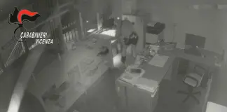 Sgominata banda specializzata nei furti di gioielli e oro nel Centro-Nord / Video