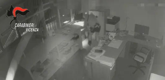 Sgominata banda specializzata nei furti di gioielli e oro nel Centro-Nord / Video