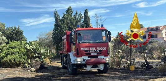 Emergenza incendi nel Cagliaritano, a Elmas evacuata una scuola