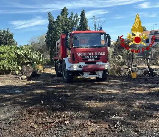 Emergenza incendi nel Cagliaritano, a Elmas evacuata una scuola